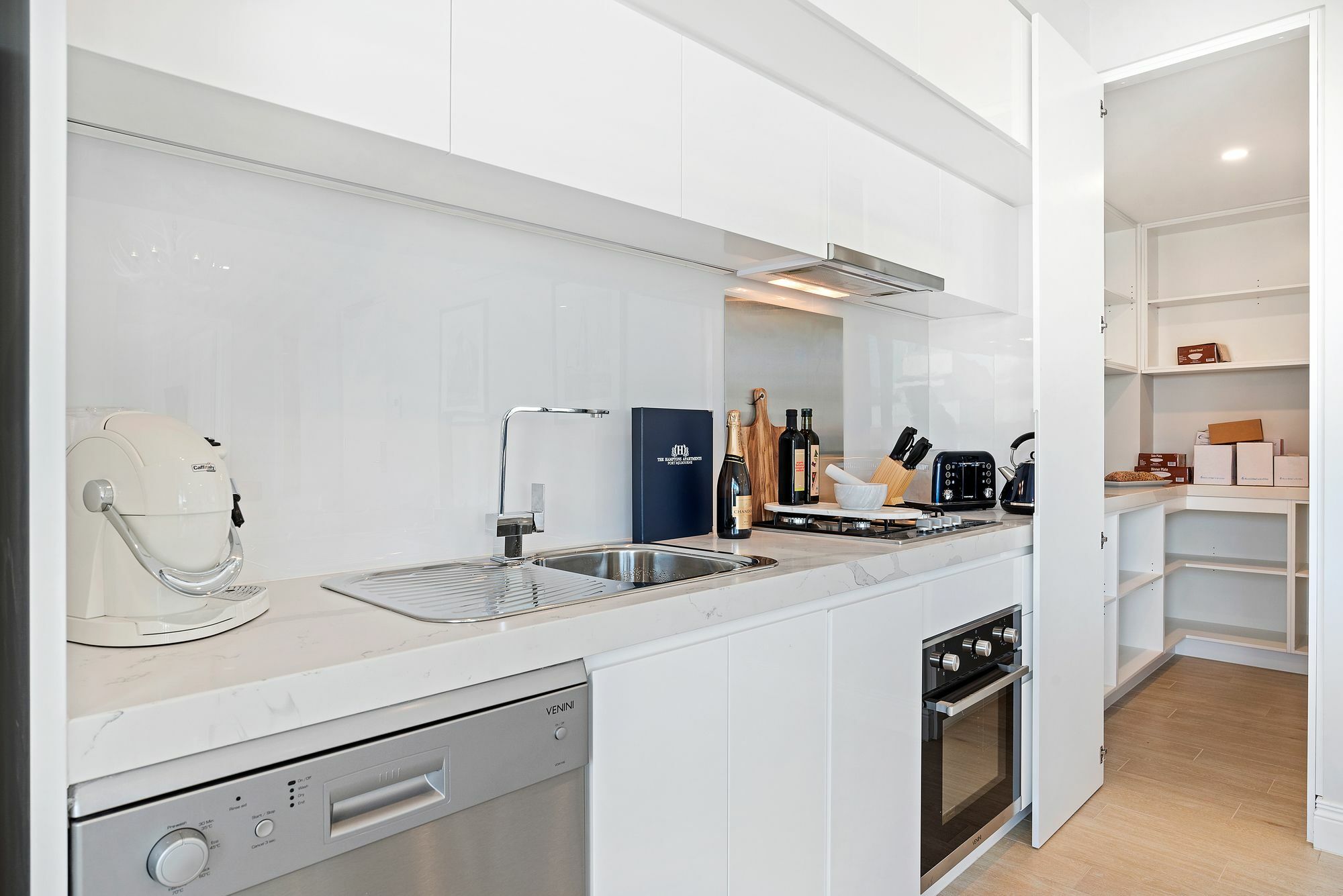 The Hamptons Apartments - Port Мелбърн Екстериор снимка